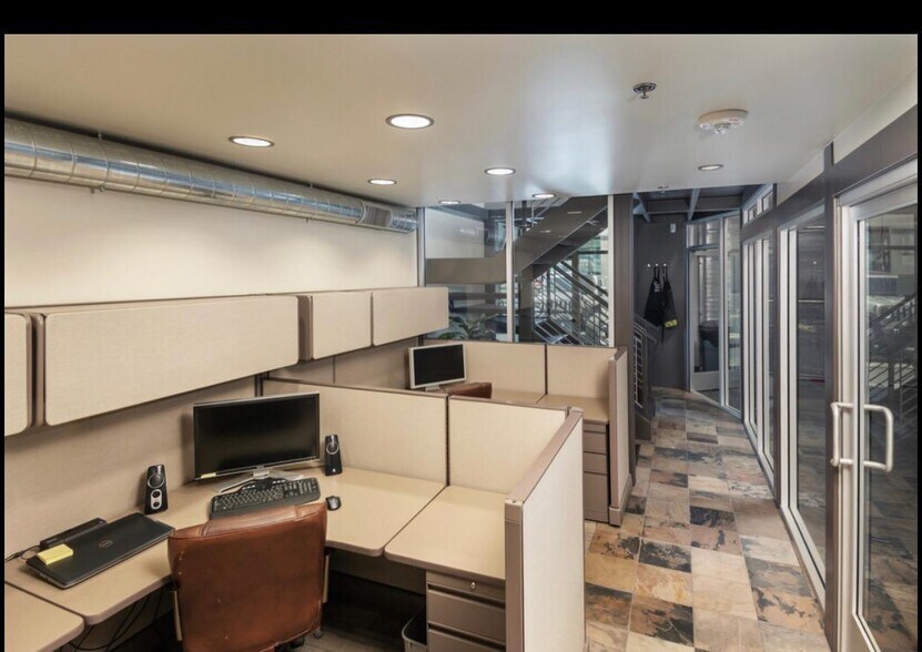 More Photos Of 12180 Ridgecrest Rd, Victorville Showroom For Sale