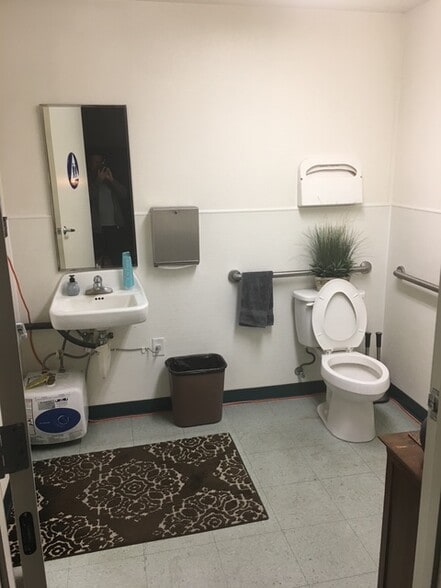 More Photos Of 3100 E Cedar St, Ontario Warehouse For Lease