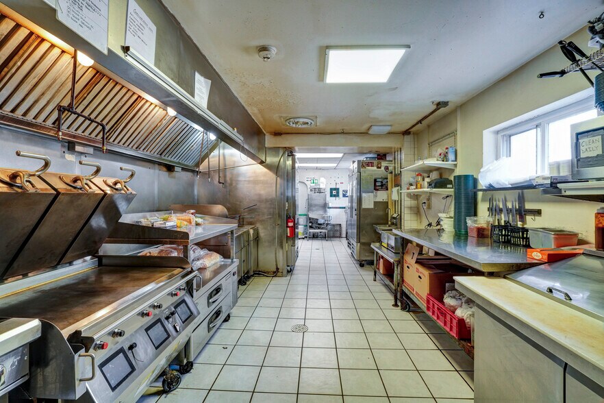 More Photos Of 36 Railroad St, Linfield Restaurant For Sale