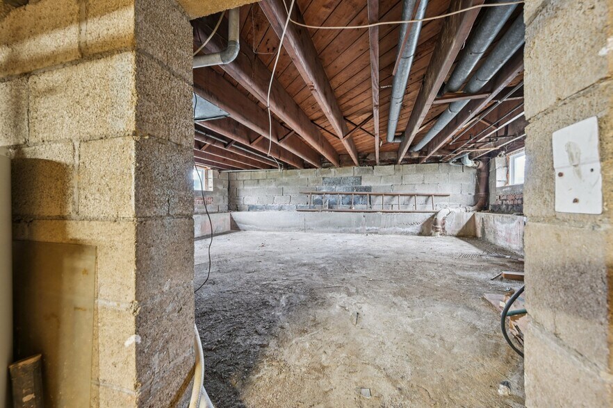 More Photos Of 306 E 4th St, Bridgeport Medical For Lease