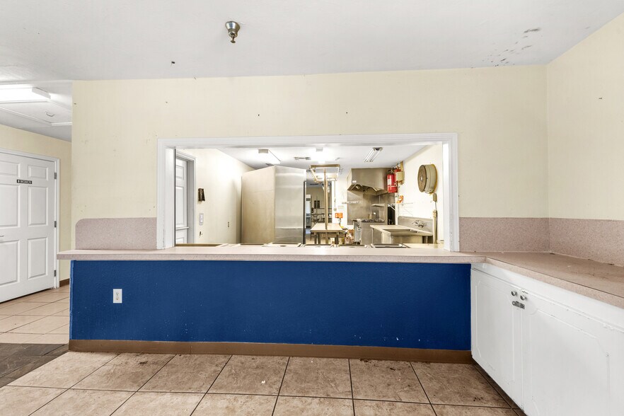 More Photos Of 102 Floyd St, Naples Specialty For Sale