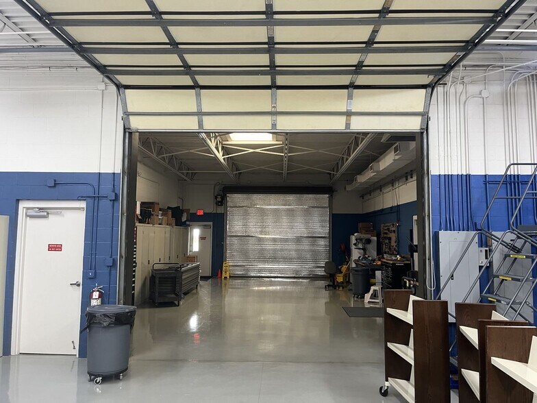 More Photos Of 3320 McLemore Dr, Pensacola Flex For Sale