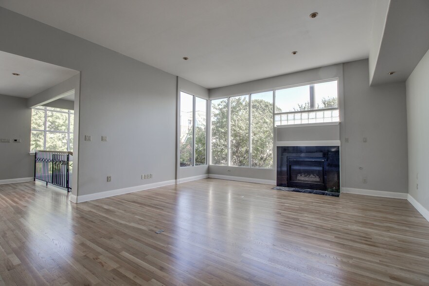 More Photos Of 4235 Cedar Springs Rd, Dallas Office For Sale