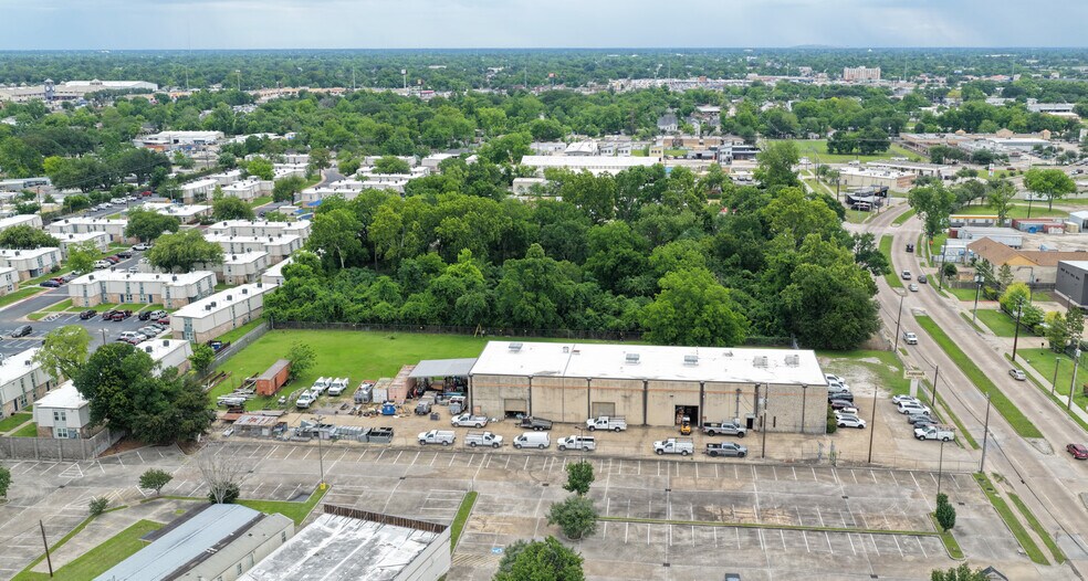 More Photos Of 414 W Tidwell Rd, Houston Warehouse For Sale