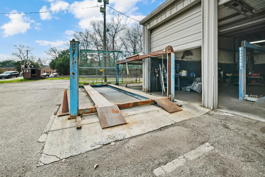 More Photos Of 3237 W Bay St, Savannah Warehouse For Sale