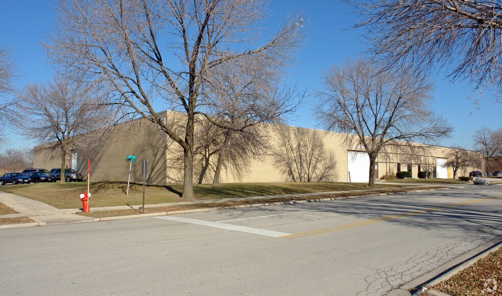 More Photos Of 6396-6398 W 74th St, Bedford Park Warehouse For Sale