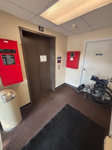 More Photos Of 41 Buttrick Rd, Londonderry Medical For Sale