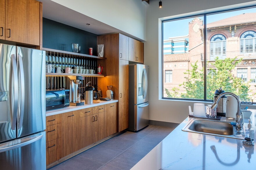 More Photos Of 911 Main St, Vancouver Office For Lease