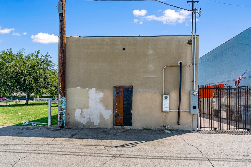 More Photos Of 123 N Long Beach Blvd, Compton Storefront Retail Office For Sale