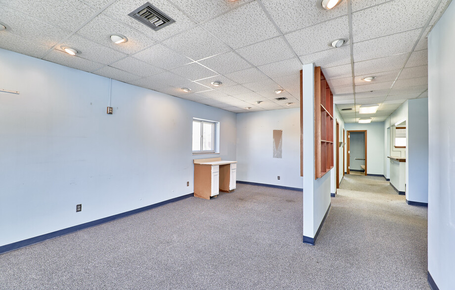 More Photos Of 415 W Main St, Collinsville Medical For Sale