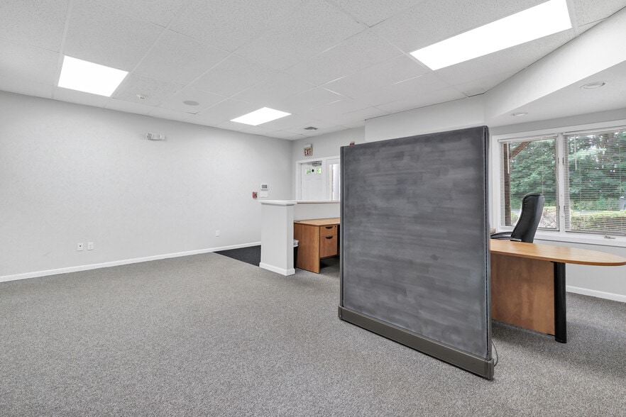 More Photos Of 324 Elm St, Monroe Medical For Sale
