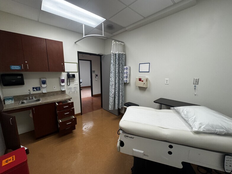 More Photos Of 12130 Paramount Blvd, Downey Medical For Lease