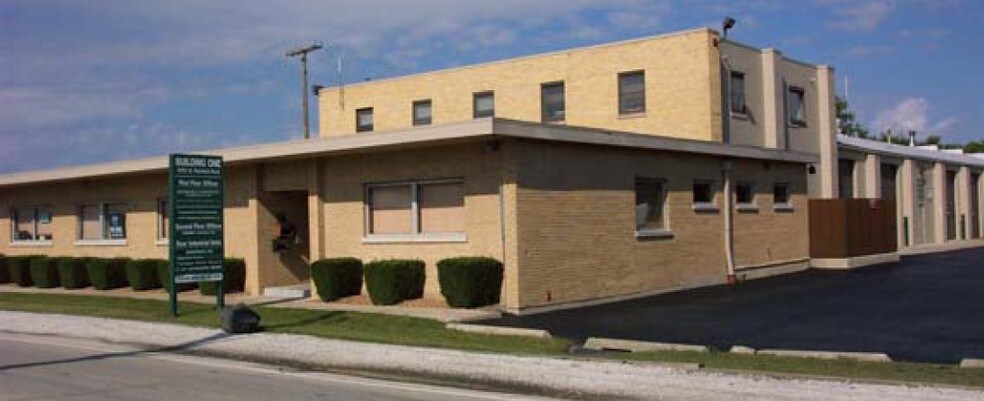 More Photos Of 9100 W Plainfield Rd, Brookfield Warehouse For Lease