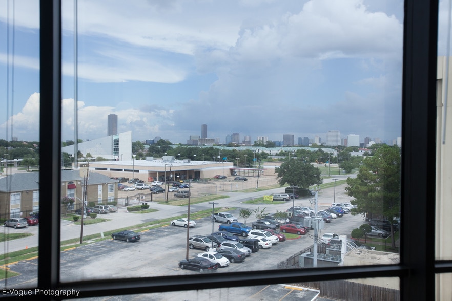 More Photos Of 6430 Richmond Ave, Houston Office For Sale