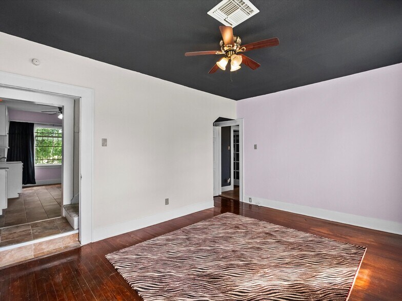 More Photos Of 3208 Highway 3, Dickinson Office Residential For Sale