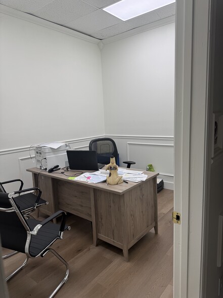 More Photos Of 1001 W Jasmine Dr, West Palm Beach Storefront Retail Office For Sale