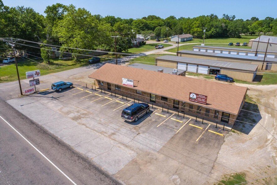 More Photos Of 701 E Pine St, Edgewood Flex For Lease