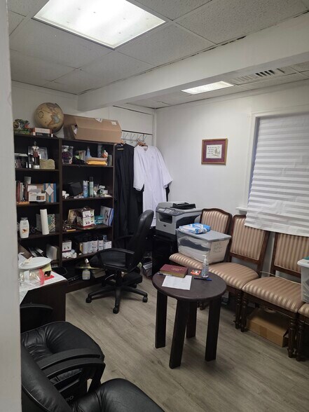 More Photos Of 216 W Hampton Ave, Capitol Heights Light Distribution For Sale