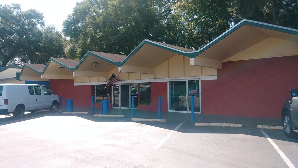 More Photos Of 221 E Brandon Blvd, Brandon Freestanding For Sale