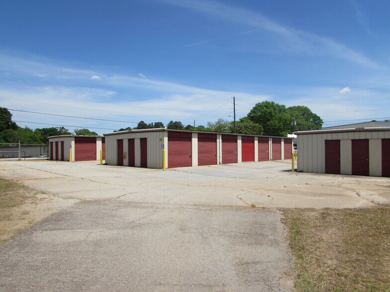 More Photos Of 529 Clifton Ter, Carrollton Self Storage For Sale