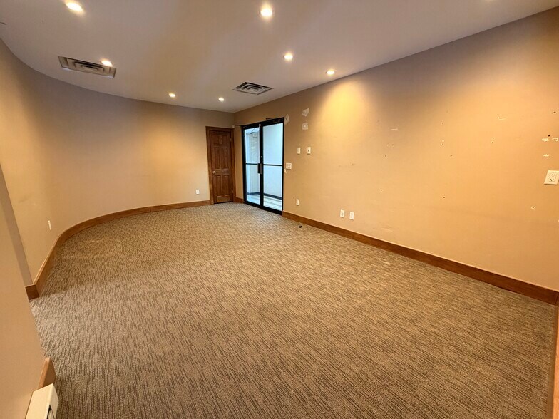 More Photos Of 205 S Mill St, Aspen Storefront For Lease