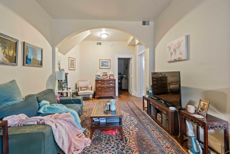 More Photos Of 5009 Roland Ave, Baltimore Multifamily For Sale