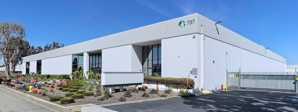 More Photos Of 737 W Artesia Blvd, Compton Warehouse For Lease