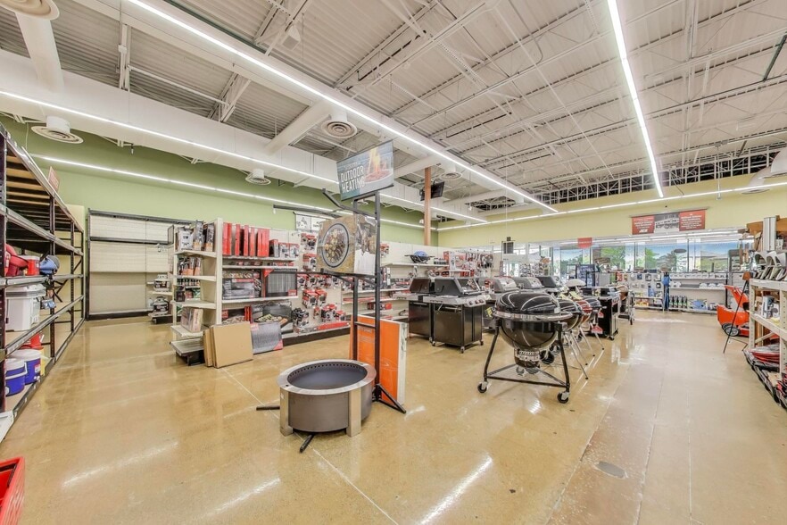 More Photos Of 675 W Golf Rd, Hoffman Estates Storefront For Lease