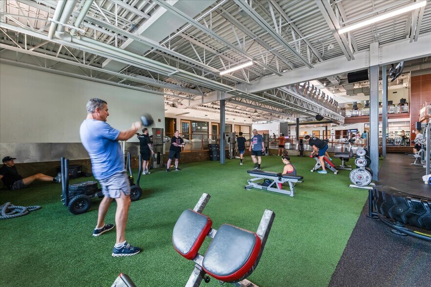 More Photos Of 801 E Parkcenter Blvd, Boise Health Club For Sale