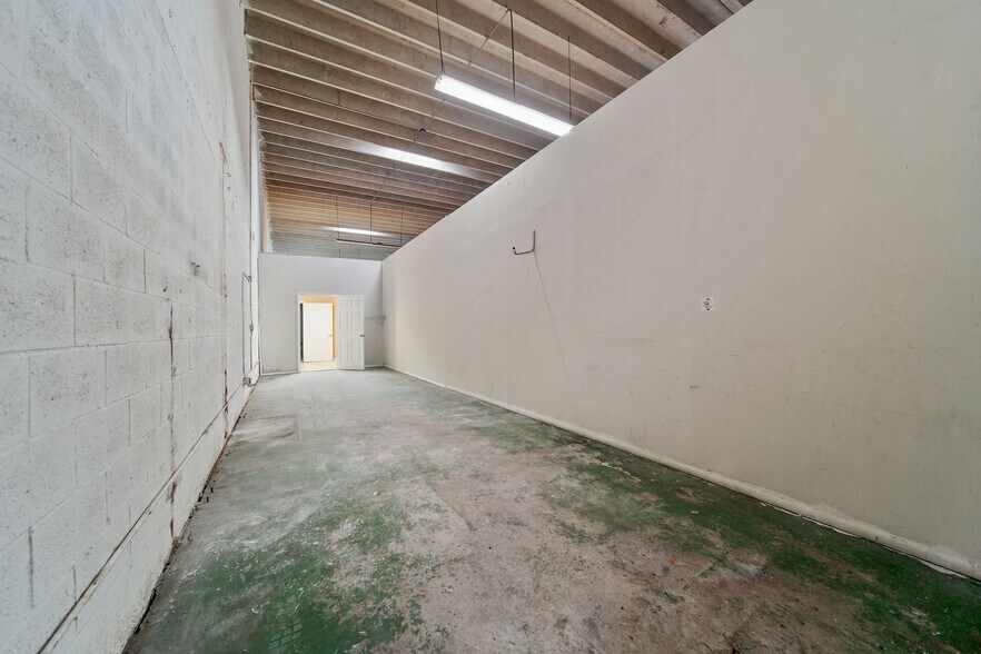 More Photos Of 25 E 4th St, Hialeah Office For Lease