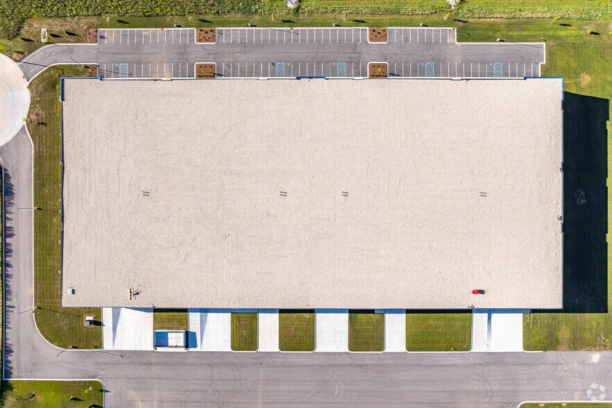 More Photos Of N53W25374 Highlands Court, Sussex Distribution For Lease