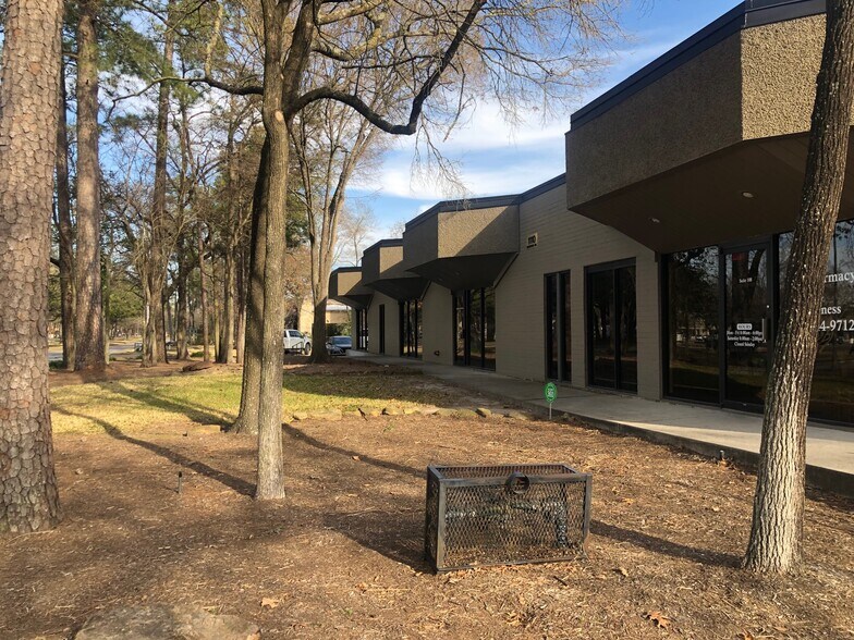 More Photos Of 1110 Kingwood Dr, Kingwood Office For Sale