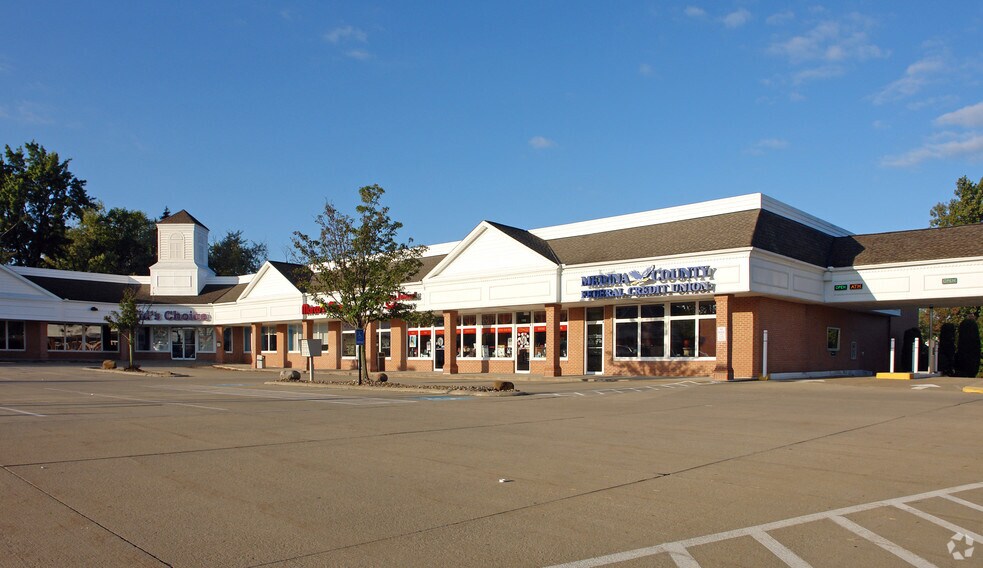 More Photos Of 1132-1152 Pearl Rd, Brunswick General Retail For Lease
