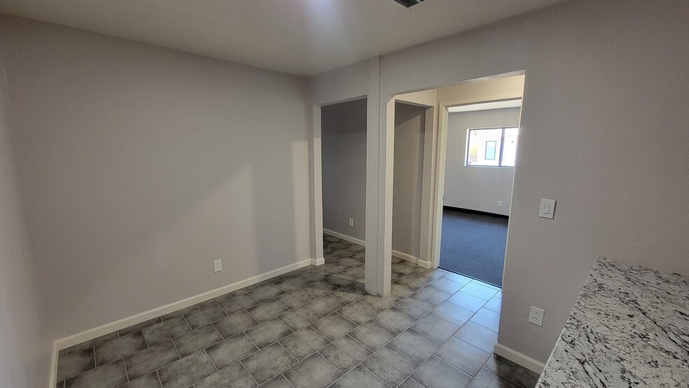 More Photos Of 1026 N Columbus Blvd, Tucson Light Manufacturing For Sale