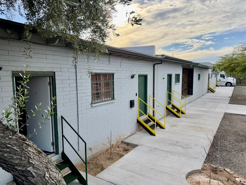 More Photos Of 3122-3144 E Columbia St, Tucson Research And Development For Sale