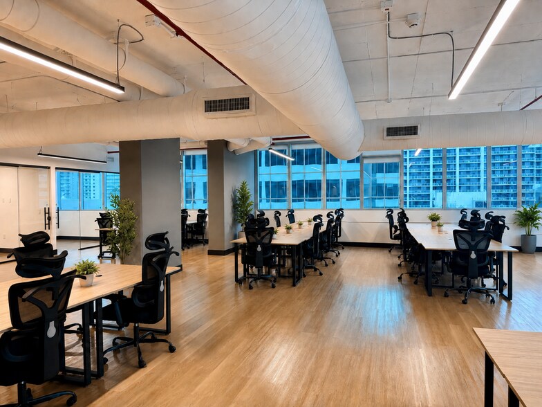 More Photos Of 1100 Brickell Bay Dr, Miami Coworking Space