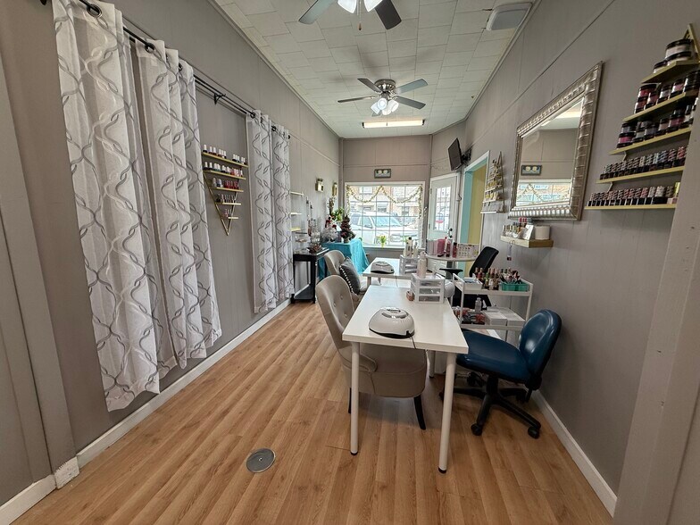 More Photos Of 413 Main St, Scribner Storefront For Sale