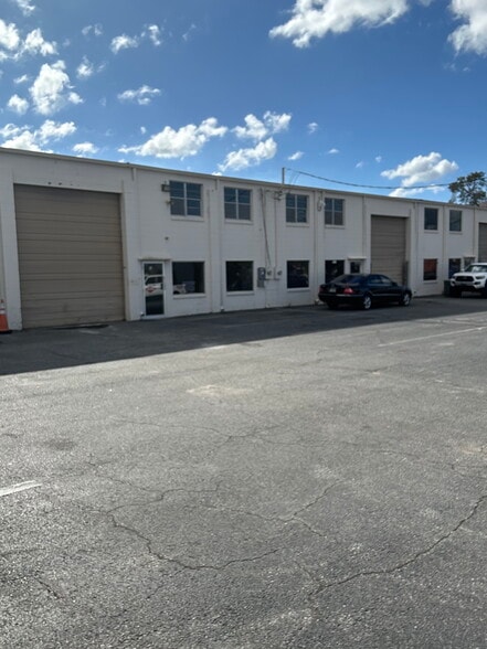 Primary Photo Of 2100-2122 W Central Blvd, Orlando Flex For Lease