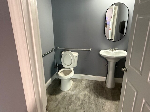 More Photos Of 1314 E Cobb Dr, Marietta Office For Lease