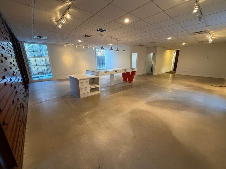 More Photos Of E Skelly Dr & S Lewis, Tulsa Office For Lease