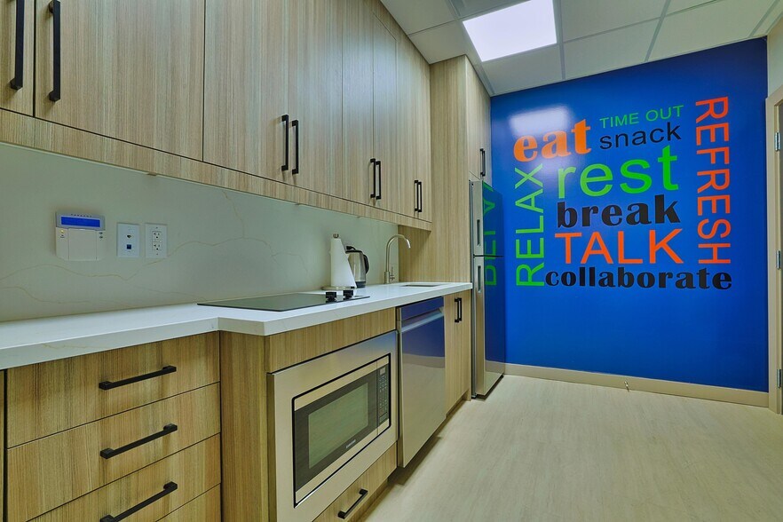 More Photos Of 1200 Derry Rd E, Mississauga Freestanding For Lease