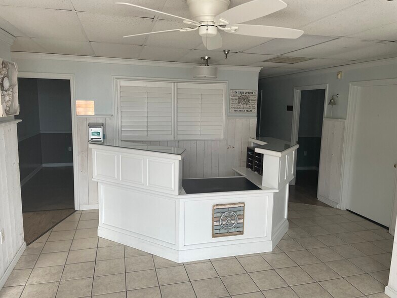 More Photos Of 2013 B Lejeune Blvd, Jacksonville Office For Lease