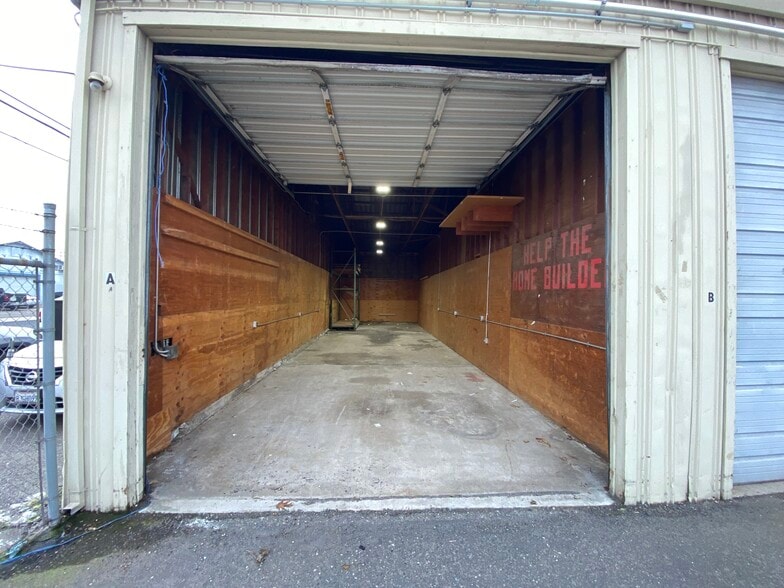 More Photos Of 1325-1335 Lone Palm Ave, Modesto Warehouse For Lease