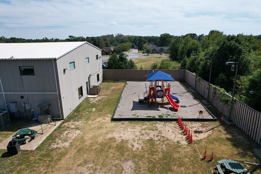 More Photos Of 2 Country Club Cir, Maumelle Office For Sale