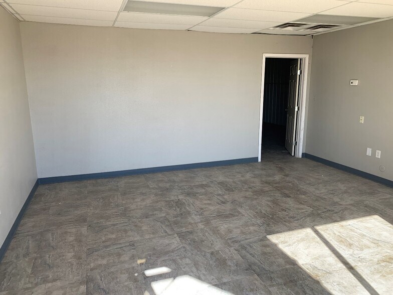 More Photos Of 5023-5025 Princeton Ave, Midland Loft Creative Space For Lease