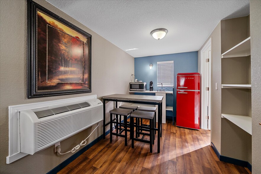 More Photos Of 1524 Main St, Longmont Hotel For Sale