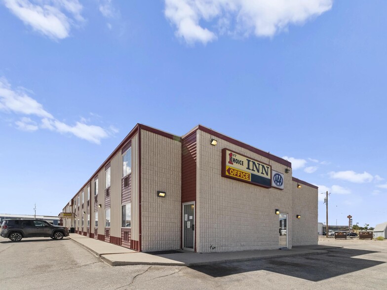 More Photos Of 1904 E Cedar St, Rawlins Hotel For Sale