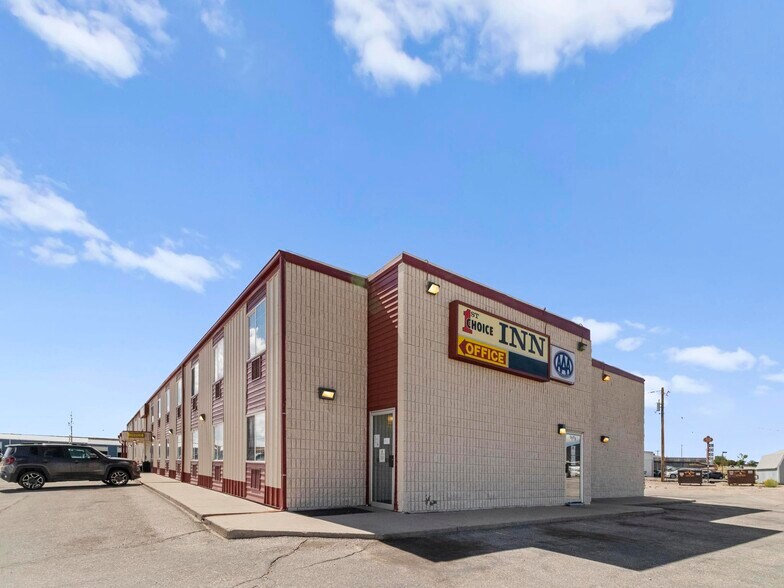 More Photos Of 1904 E Cedar St, Rawlins Hotel For Sale