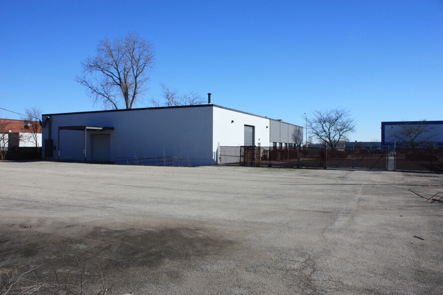More Photos Of 1334 Enterprise Dr, Romeoville Warehouse For Lease
