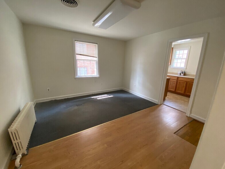 More Photos Of 4713 Maple Ave, Bethesda Office For Sale